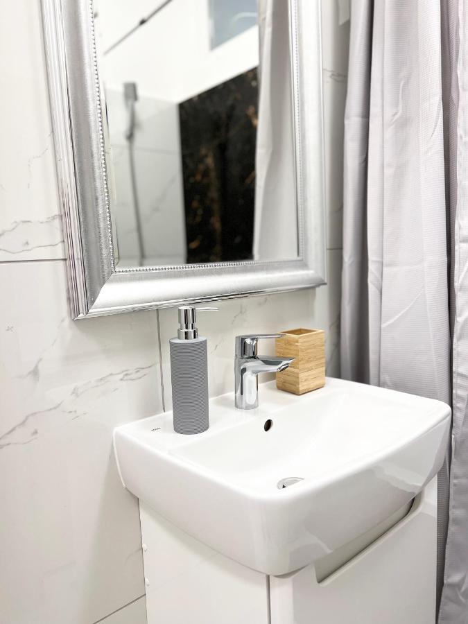 N24 Apartments By Small Home ブダペスト エクステリア 写真